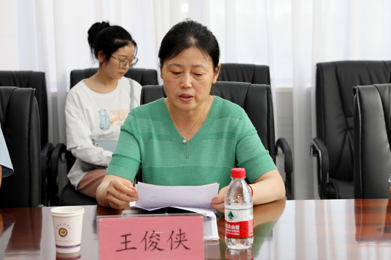 4、活動由市政協(xié)文史和港澳臺僑委員會主任王俊俠主持.JPG 4、活動由市政協(xié)文史和港澳臺僑委員會主任王俊俠主持.JPG