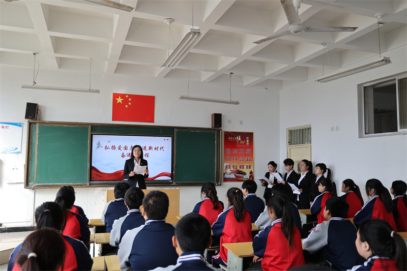 張老師.jpg 張老師.jpg